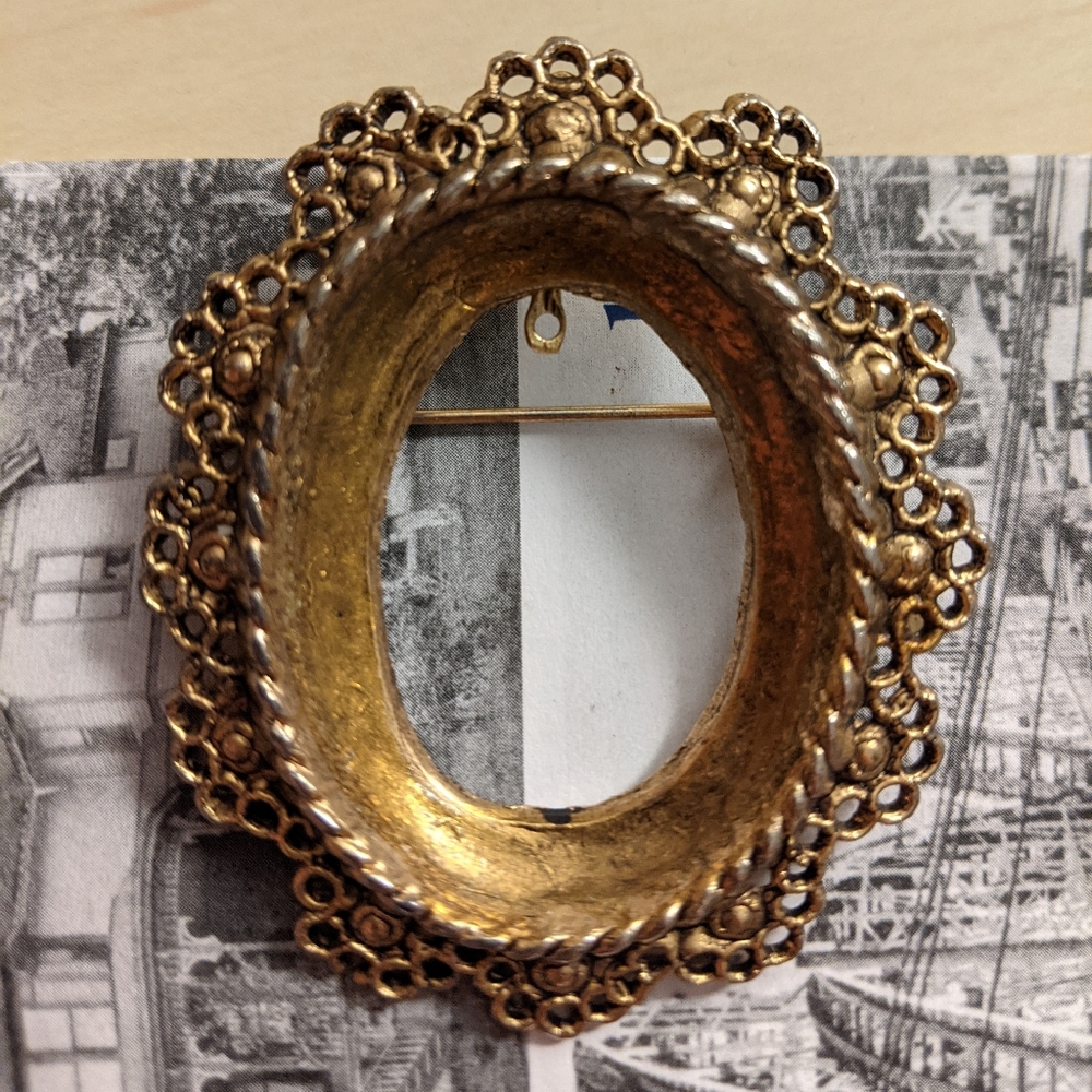 Vintage frame brooch